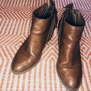 Dolce Vita  brown booties